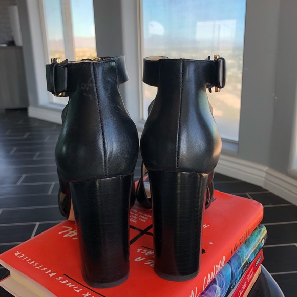 Michael Kors Sandals - Picture 4 of 8